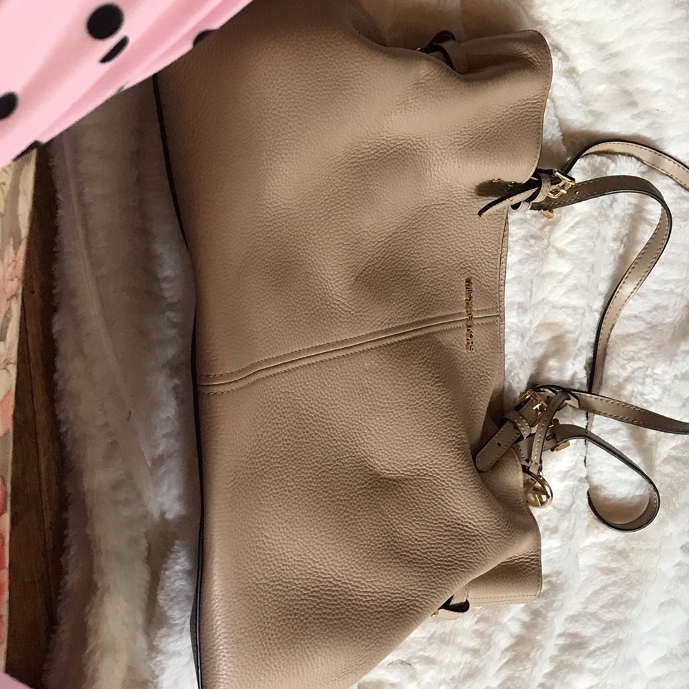 Elegant Tan Leather Women's Bag